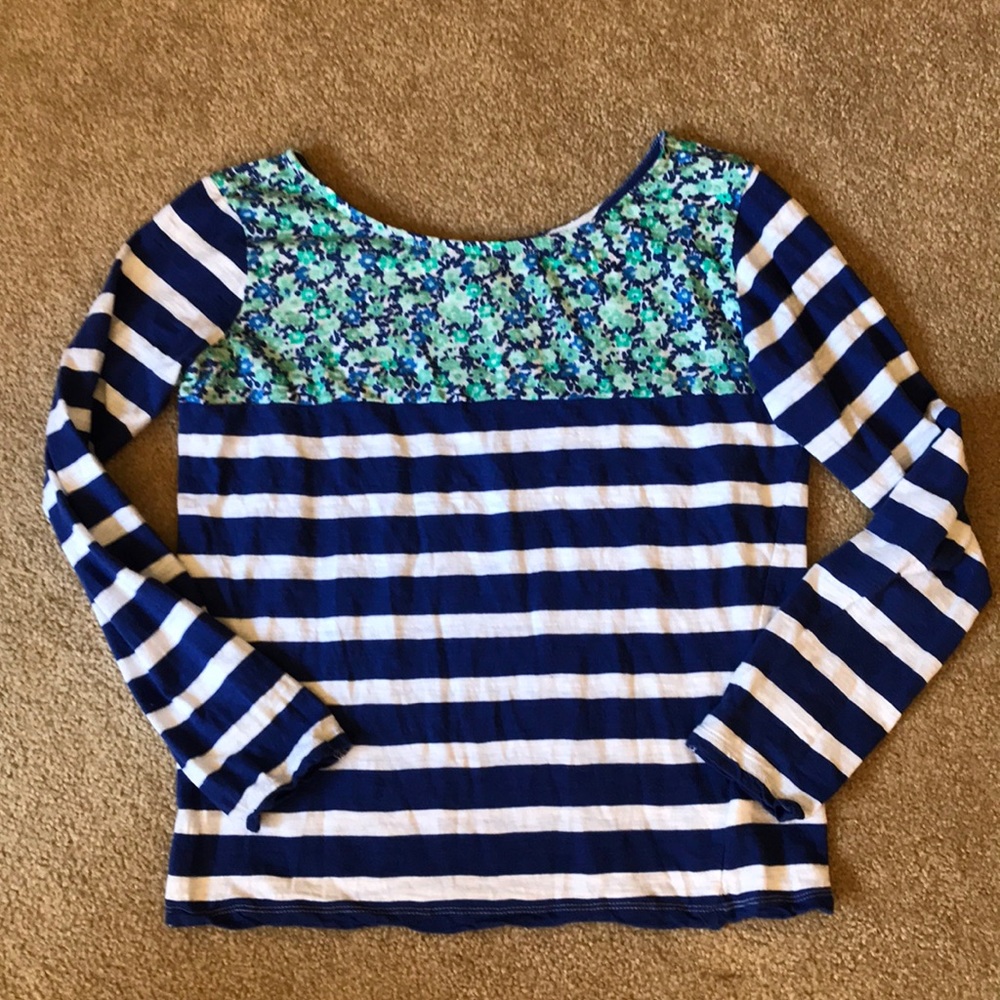 Gap t shirt medium top blue white stripes